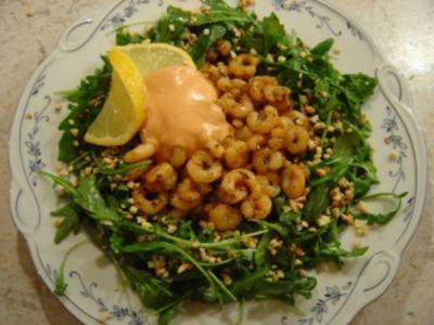 Rezept: Sherry - Garnelen im Rucola-Salat-Bett mit Mandeln... Sherry - Garnelen im Rucola-Salat-Bett mit Mandeln... - Rezept