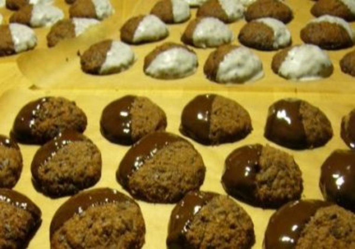 KLEINGEBÄCK - Schokoküsschen - Rezept - kochbar.de