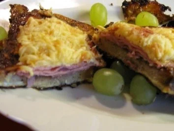 Brot mit Wein in Eier-Käsemix gebacken - Rezept