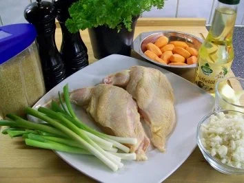 Maispoulardenbrust unter der Haut gefüllt an Kartoffelmousseline, tournierten Karotten und Frühlingslauch - Rezept - Bild Nr. 2