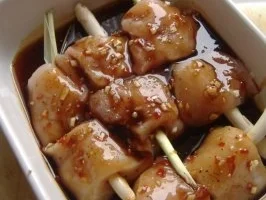 Rezept: Mango-Frühlingszwiebel-Salat mit gegrilltem Hähnchenspießchen Bild Nr. 4 Mango-Frühlingszwiebel-Salat mit gegrilltem Hähnchenspießchen - Rezept - Bild Nr. 4