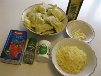 Maultaschen mit Majoran-Oregano-Tomatensoße überbacken - Rezept - Bild Nr. 2