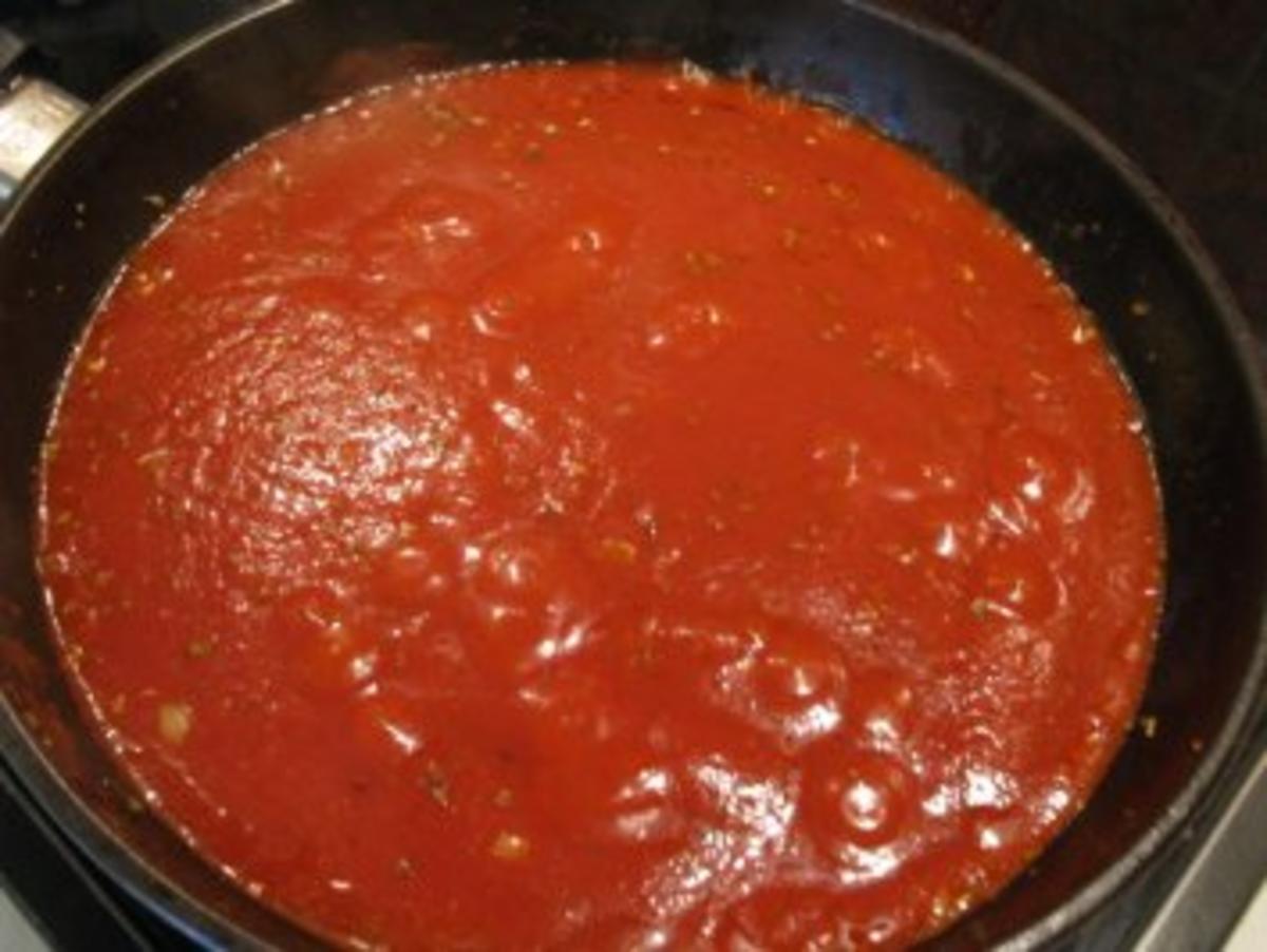 Maultaschen mit Majoran-Oregano-Tomatensoße überbacken - Rezept - Bild Nr. 5