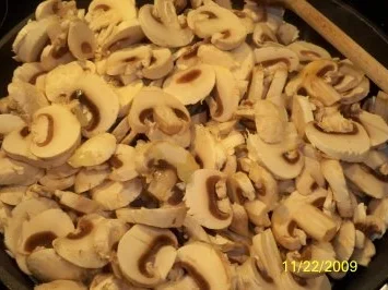 Rinderfilet im ganzen gegart mit Rahmpilze und Kartoffel-Broccoli-Püree - Rezept - Bild Nr. 5