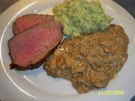 Rinderfilet im ganzen gegart mit Rahmpilze und Kartoffel-Broccoli-Püree - Rezept