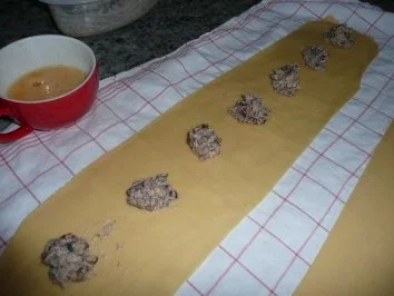 Rezept: WILD/HIRSCHFILET mit Pilzravioli und Waldbeeren-Birnen-Soße Bild Nr. 4 WILD/HIRSCHFILET mit Pilzravioli und Waldbeeren-Birnen-Soße - Rezept - Bild Nr. 4