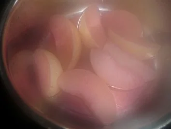 Rezept: WILD/HIRSCHFILET mit Pilzravioli und Waldbeeren-Birnen-Soße Bild Nr. 6 WILD/HIRSCHFILET mit Pilzravioli und Waldbeeren-Birnen-Soße - Rezept - Bild Nr. 6