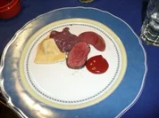 Rezept: WILD/HIRSCHFILET mit Pilzravioli und Waldbeeren-Birnen-Soße WILD/HIRSCHFILET mit Pilzravioli und Waldbeeren-Birnen-Soße - Rezept