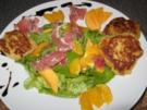 Geditschte-Gedatschte mit Salat & Früchten - Rezept