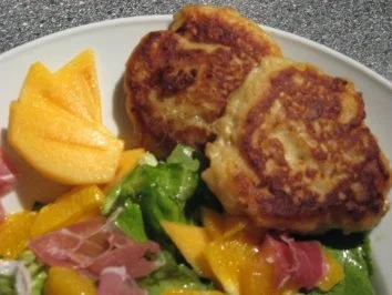 Geditschte-Gedatschte mit Salat & Früchten - Rezept - Bild Nr. 2