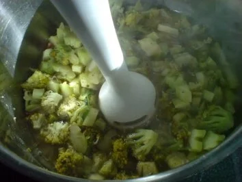 Rezept: Broccolicremesuppe Bild Nr. 6 Broccolicremesuppe - Rezept - Bild Nr. 6