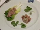 Thunfischtatar an Limonen-Basilikumdressing, dazu rohe Meerbarbenfiletstreifen mit Granatapfel-Korianderdressing - Rezept