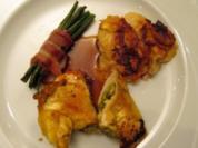 Gefüllte Maispoulardenbrust mit Pesto, dazu Gratin von Petersilienwurz und roten Kartoffeln - Rezept