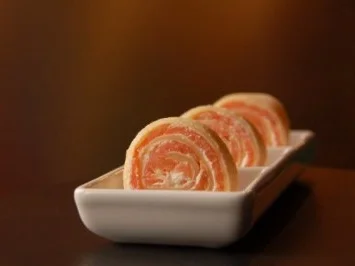 Pfannkuchen-Lachs Röllchen - Rezept