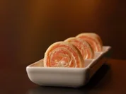 Pfannkuchen-Lachs Röllchen - Rezept