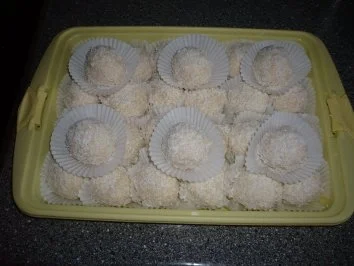 Schokoladen - Kokos - Kugeln - Rezept - Bild Nr. 3