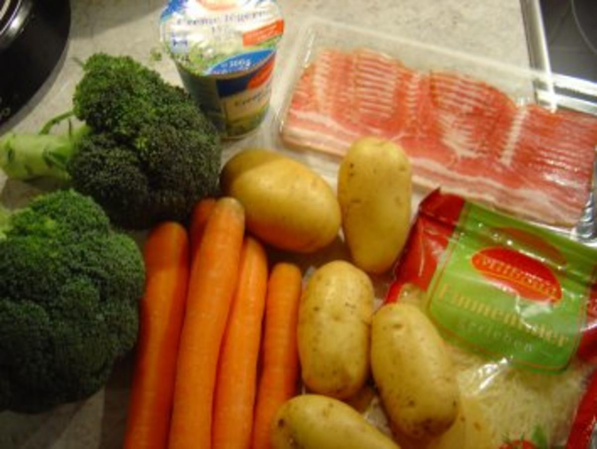 Gemüse-Auflauf mit Kräuter-Käse-Sauce und crossem Bacon - Rezept - Bild Nr. 3