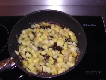 Gebratene Gans mit Kalbfleisch/Apfel/Maronen Füllung - Rezept - Bild Nr. 3