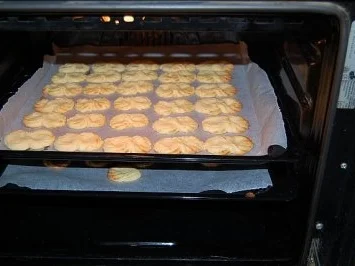 Rezept: Weihnachtsküsschen Bild Nr. 2 Weihnachtsküsschen - Rezept - Bild Nr. 2