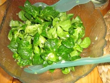 Rezept: Feldsalat mit Fencheldressing Feldsalat mit Fencheldressing - Rezept