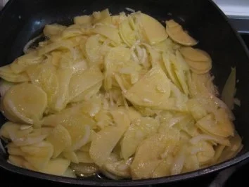 Rezept: Tortilla de patatas - spanisches Kartoffelomelett Bild Nr. 2 Tortilla de patatas - spanisches Kartoffelomelett - Rezept - Bild Nr. 2