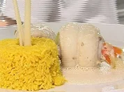 Seezungenröllchen mit Zitronengrasschaum auf Gewürzreis - Rezept