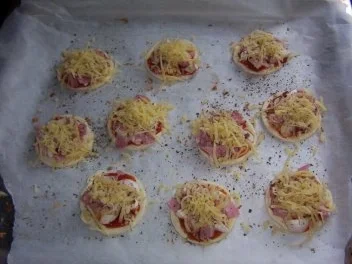 Gaby´s schnelle Geburtstags-Minipizzen - Rezept - Bild Nr. 2