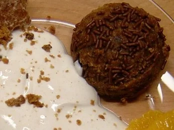 Lebkuchen-Kugeln mit Zimtjoghurt - Rezept