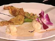 Rezept: Steinbutt mit frittierten Zucchiniblรผten an Dijonsenfschaum Steinbutt mit frittierten Zucchiniblรผten an Dijonsenfschaum - Rezept