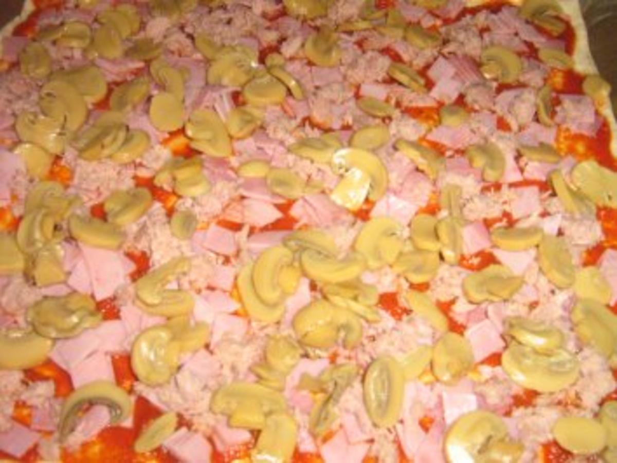 Pizza  Mista mit Schinken und  Thunfisch - Rezept - Bild Nr. 5