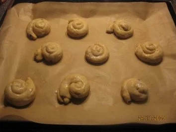 Süße Hefe-Schnecken mit Schoko Tropfen - Rezept - Bild Nr. 9