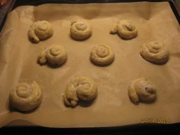 Süße Hefe-Schnecken mit Schoko Tropfen - Rezept - Bild Nr. 11