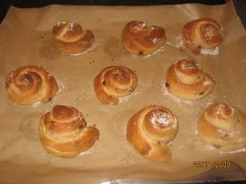 Süße Hefe-Schnecken mit Schoko Tropfen - Rezept - Bild Nr. 12