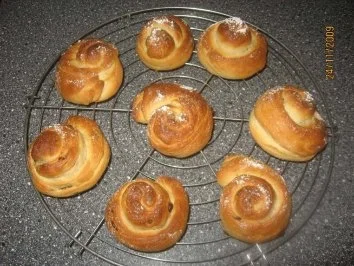 Süße Hefe-Schnecken mit Schoko Tropfen - Rezept - Bild Nr. 13