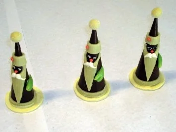 Nicolause aus Marzipan mit Kuvertüre und  Pralinen - Rezept - Bild Nr. 2