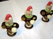 Nicolause aus Marzipan mit Kuvertüre und  Pralinen - Rezept