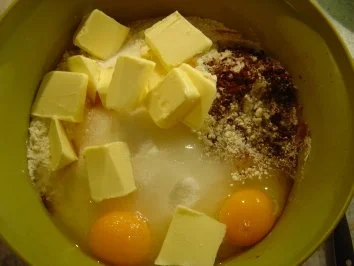 Rezept: "Premiere" Schoko-Marzipan-Stollen mit Rumrosinen Bild Nr. 3 "Premiere" Schoko-Marzipan-Stollen mit Rumrosinen - Rezept - Bild Nr. 3