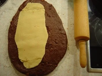 Rezept: "Premiere" Schoko-Marzipan-Stollen mit Rumrosinen Bild Nr. 5 "Premiere" Schoko-Marzipan-Stollen mit Rumrosinen - Rezept - Bild Nr. 5