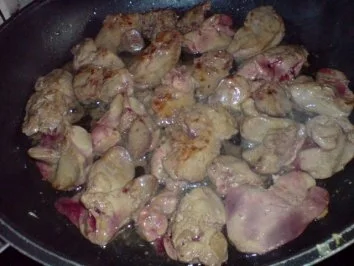 Bandnudeln in Rahmsoße mit Geflügelleber - Rezept - Bild Nr. 21