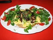 Chamignons auf Rührei + Kürbiskernbrot - Rezept