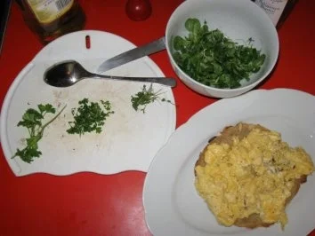 Chamignons auf Rührei + Kürbiskernbrot - Rezept - Bild Nr. 3