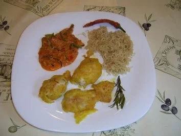 Rezept: Hühnerbrustfilet in Safran-Bierteig mit Sahnegemüse und Mienudeln Hühnerbrustfilet in Safran-Bierteig mit Sahnegemüse und Mienudeln - Rezept