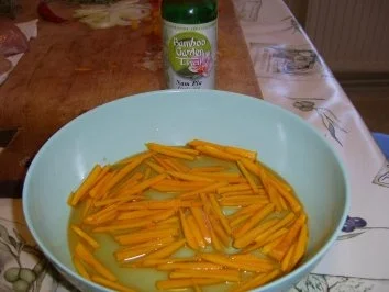 Rezept: Hühnerbrustfilet in Safran-Bierteig mit Sahnegemüse und Mienudeln Bild Nr. 4 Hühnerbrustfilet in Safran-Bierteig mit Sahnegemüse und Mienudeln - Rezept - Bild Nr. 4