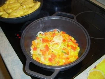 Rezept: Hühnerbrustfilet in Safran-Bierteig mit Sahnegemüse und Mienudeln Bild Nr. 8 Hühnerbrustfilet in Safran-Bierteig mit Sahnegemüse und Mienudeln - Rezept - Bild Nr. 8