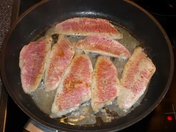 Gebratene Rote Meerbarbe mit Riesenscampis - Rezept - Bild Nr. 8