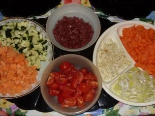 Süßkartoffel-Gemüse-Eintopf mit Luftgetrockneten Mettwürstchen - Rezept - Bild Nr. 4