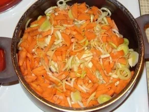 Süßkartoffel-Gemüse-Eintopf mit Luftgetrockneten Mettwürstchen - Rezept - Bild Nr. 5