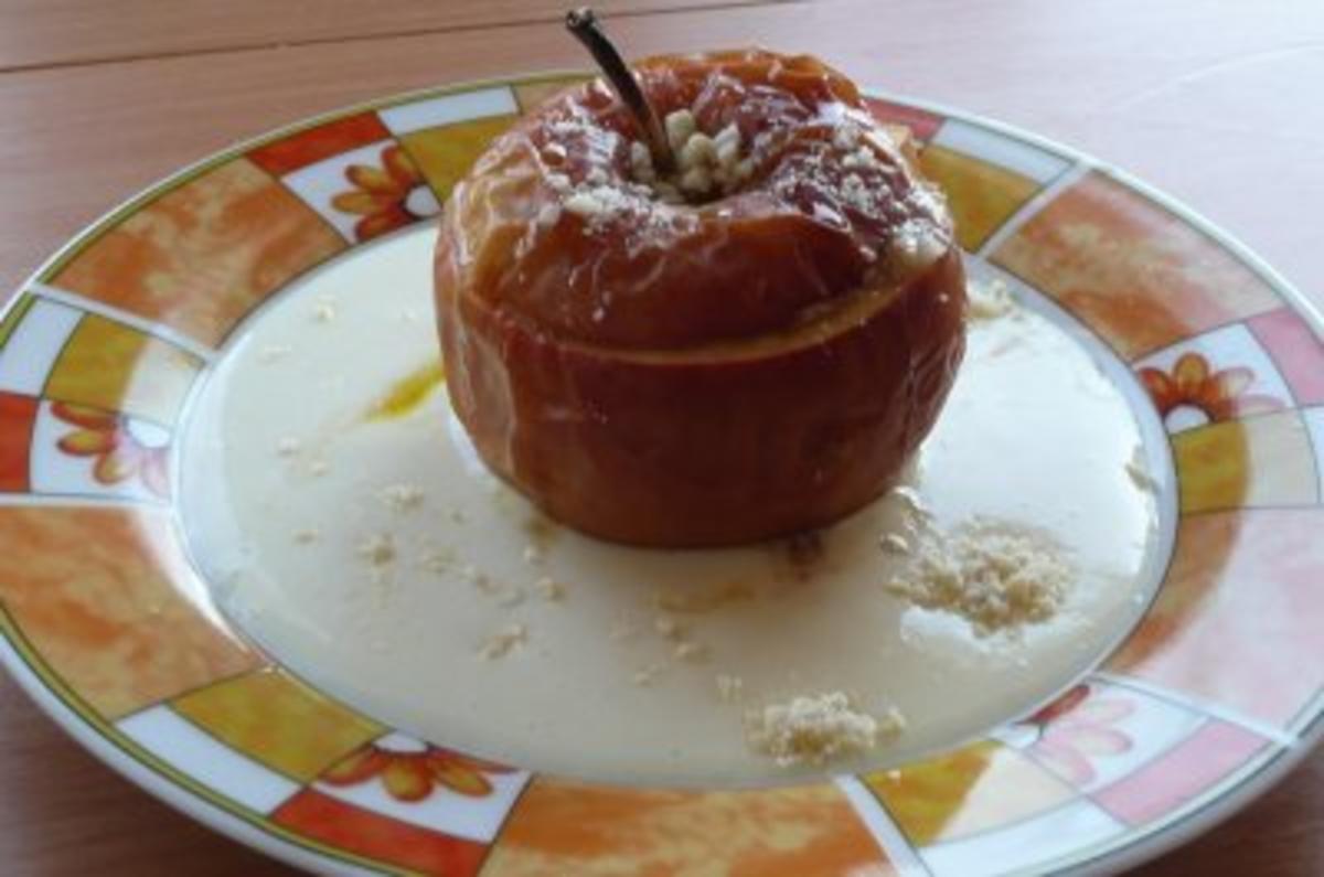 Bilder für Dessert: Bratapfel gefüllt mit Rosinen und Mandeln - Rezept