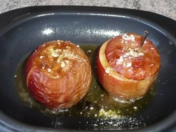 Dessert: Bratapfel gefüllt mit Rosinen und Mandeln - Rezept - Bild Nr. 3