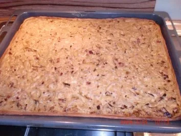 Rezept: Snack: Zwiebel-Knoblauch-Speckkuchen Bild Nr. 2 Snack: Zwiebel-Knoblauch-Speckkuchen - Rezept - Bild Nr. 2